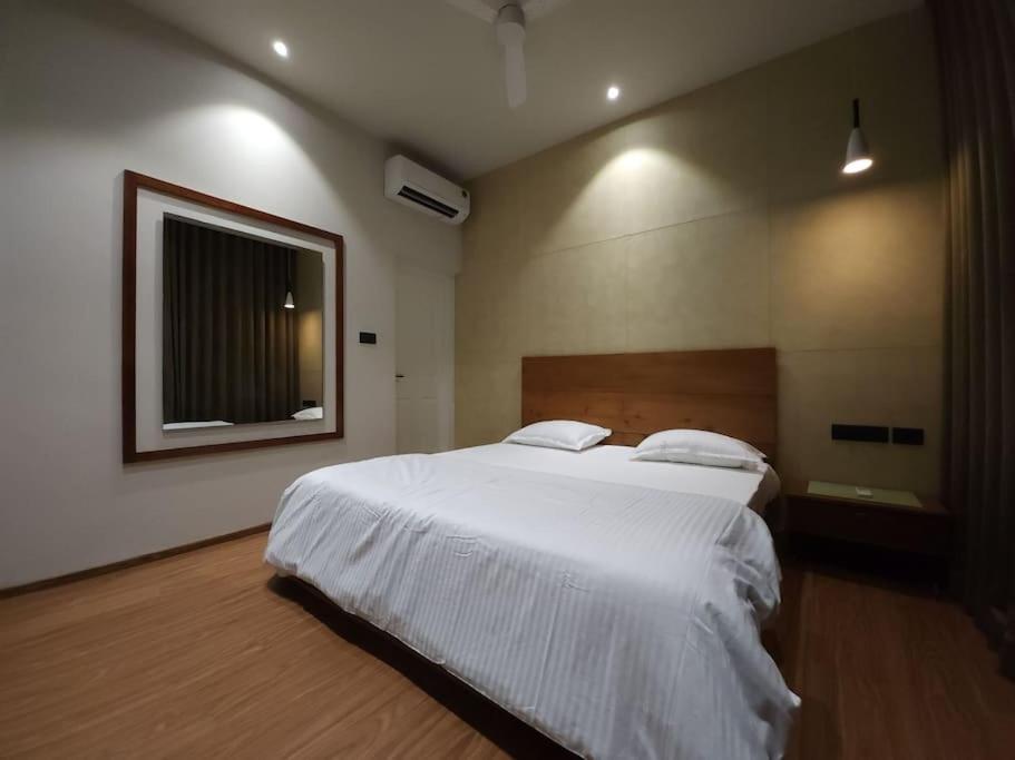 Gulzar 2Bhk Service Apartment, Канур Екстериор снимка
